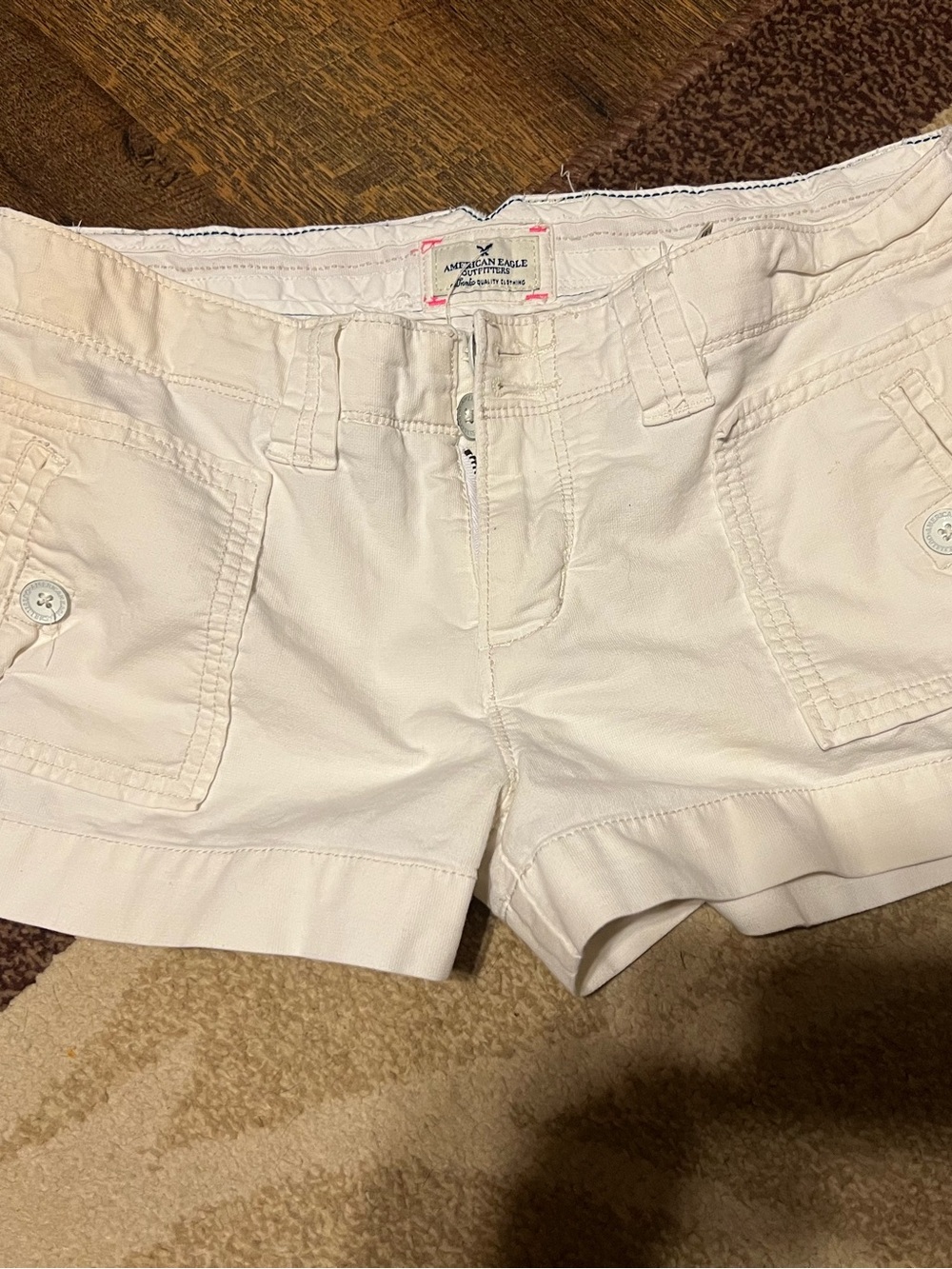 Vintage American Eagle Outfitters Women's Cream Cotton Casual Shorts Size 6